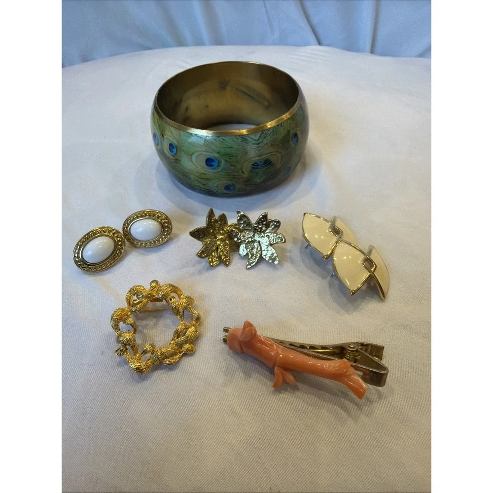 Vintage Jewelry Lot - Bangle,‎ Hair Clip, Wreath Brooch, 3 Pairs Earrings